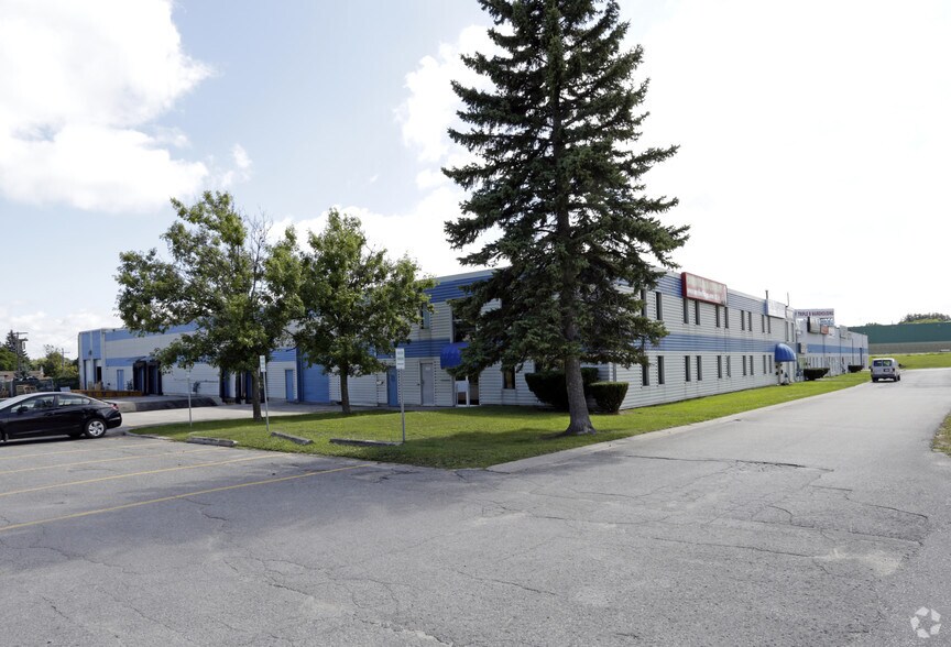 28 Currie St, Barrie, ON à louer - Photo du bâtiment - Image 2 de 5