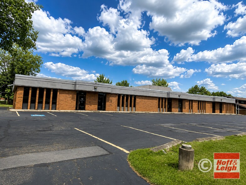 81-90 N Miller Rd, Fairlawn, OH à vendre - Photo du bâtiment - Image 2 de 11