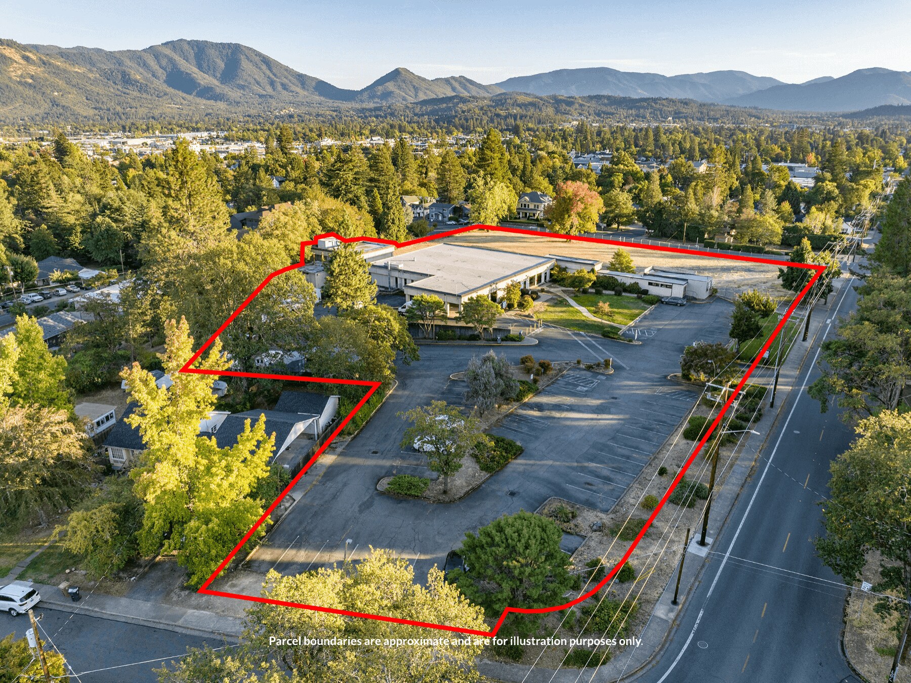 715 NW Dimmick St, Grants Pass, OR for sale Primary Photo- Image 1 of 69