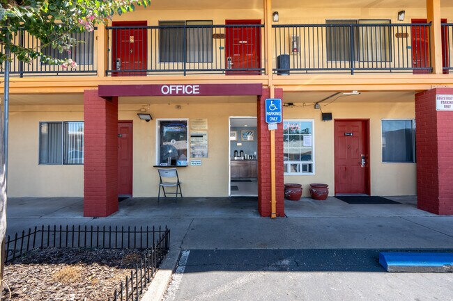 Plus de détails pour 9515 Folsom Blvd, Sacramento, CA - Services hôteliers à vendre