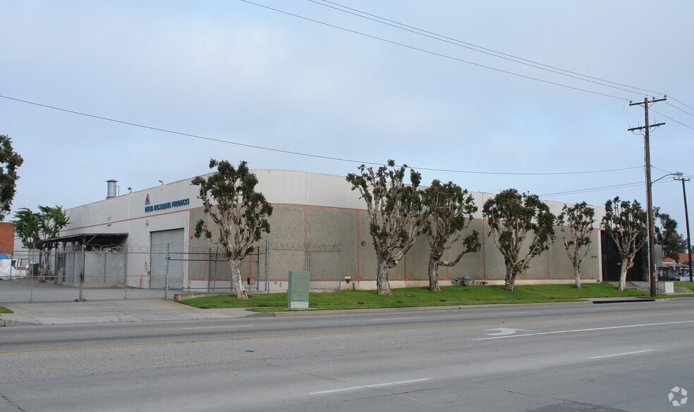 14110 S Broadway, Los Angeles, CA for lease - Primary Photo - Image 1 of 6