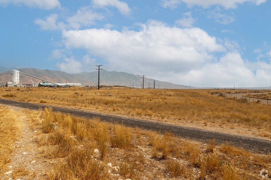 300 S Industrial Loop Rd, Tooele, UT à vendre - Photo du bâtiment - Image 2 de 13