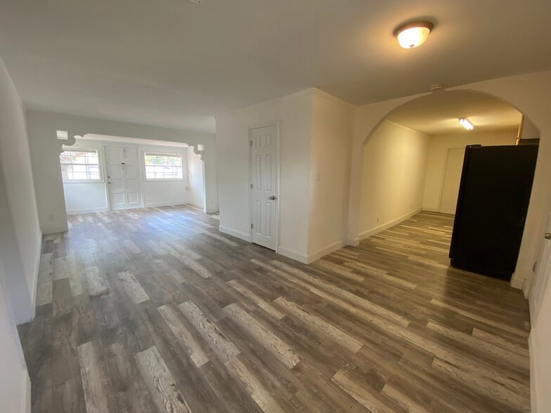 3723 Morton Ave, West Palm Beach, FL for sale - Interior Photo - Image 2 of 22