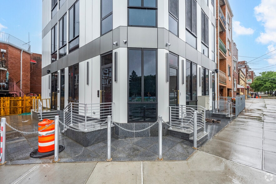 11072 Corona Ave, Flushing, NY for lease - Building Photo - Image 3 of 4