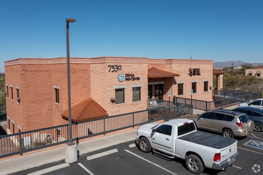 7490 N Oracle Rd, Tucson, AZ à louer - Photo du bâtiment - Image 3 de 23