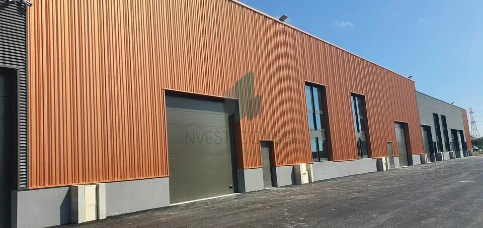 Flex in Champagne-sur-Oise for lease - Building Photo - Image 1 of 6