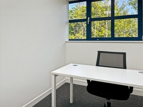 81-81A Bridge Rd, East Molesey for lease Interior Photo- Image 2 of 14