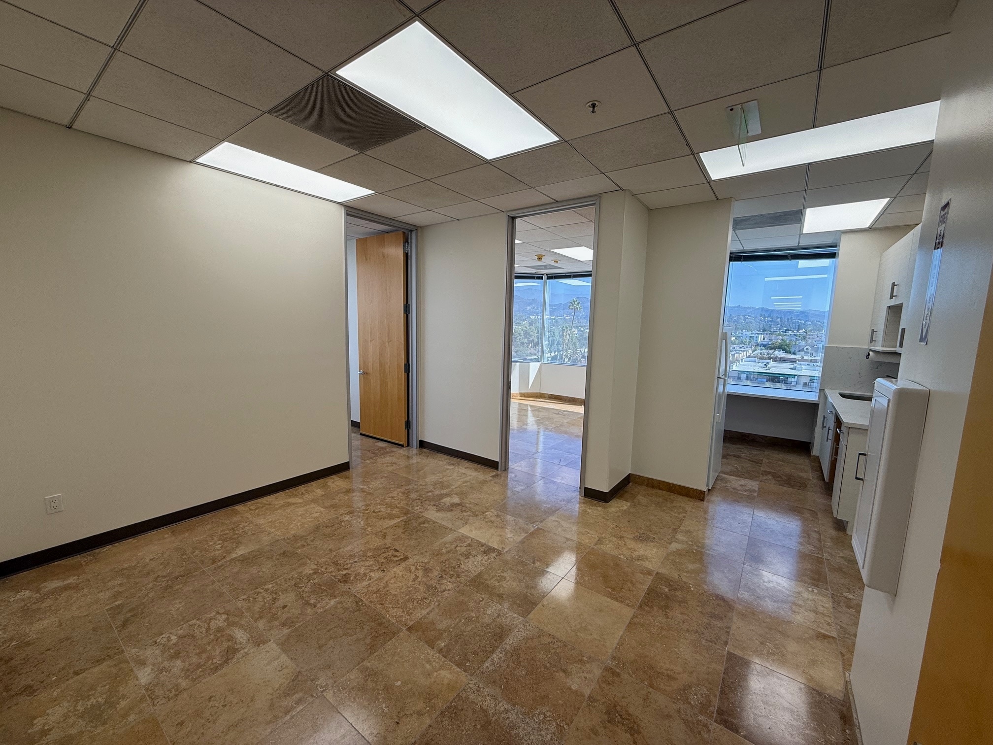 600 N Brand Blvd, Glendale, CA for lease Interior Photo- Image 1 of 6