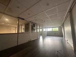 Flex in Pantin for sale Interior Photo- Image 2 of 5