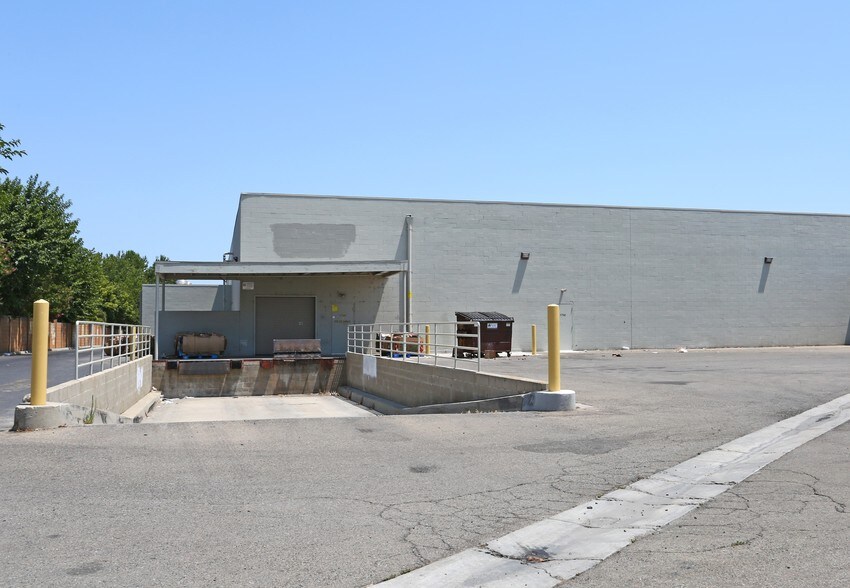 1702-1780 Robertson Blvd, Chowchilla, CA à louer - Photo du bâtiment - Image 3 de 15