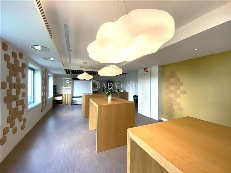 Office in Courbevoie for lease Interior Photo- Image 1 of 1