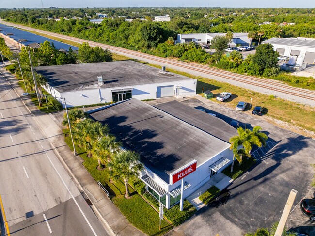 Plus de détails pour 673 US Highway 1, Vero Beach, FL - Industriel à louer