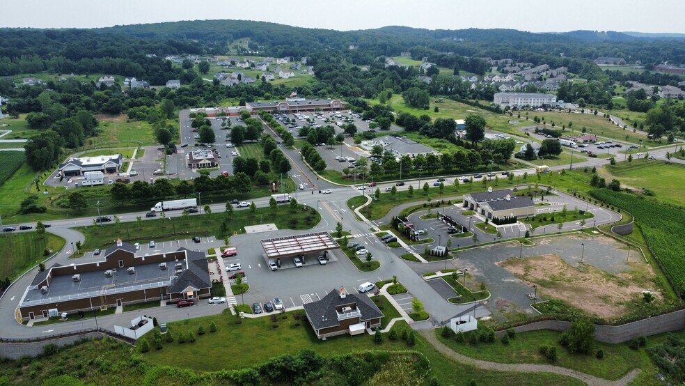 140 West Rd, Ellington, CT à louer - Photo du bâtiment - Image 3 de 3