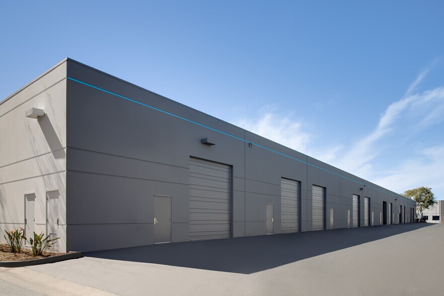 13741 Danielson St, Poway, CA à louer - Photo du bâtiment - Image 3 de 6