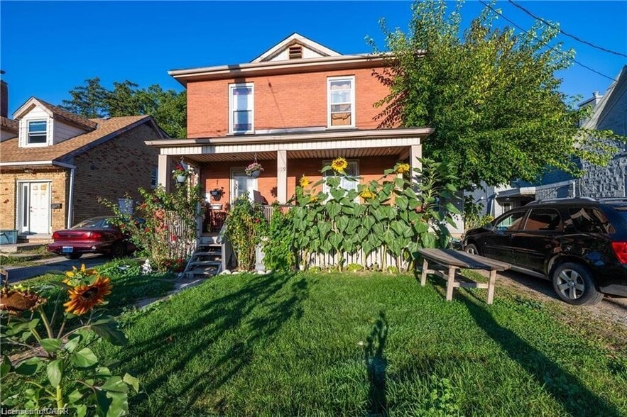 225 Water St N, Cambridge, ON à vendre - Photo du bâtiment - Image 3 de 12
