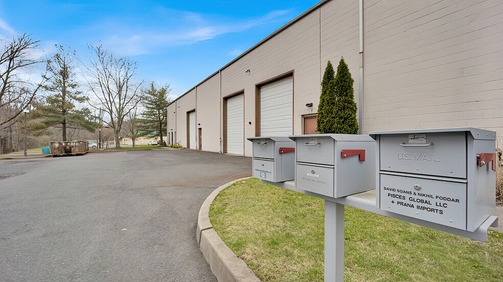 9 Shirley Ave, Somerset, NJ à louer - Photo du bâtiment - Image 2 de 20