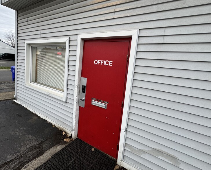 2085 Clinton St, West Seneca, NY for sale - Building Photo - Image 2 of 19