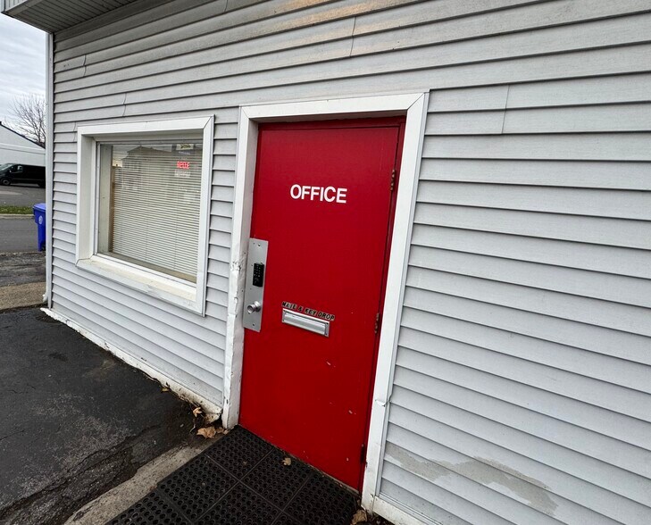 2085 Clinton St, West Seneca, NY à vendre - Photo du bâtiment - Image 2 de 19