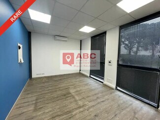 Plus de détails pour Local d'activités à louer