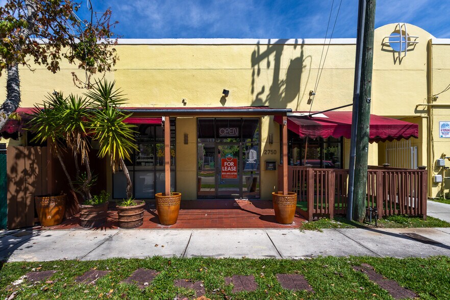 2750 SW 26th Ave, Miami, FL à louer - Photo du bâtiment - Image 3 de 8