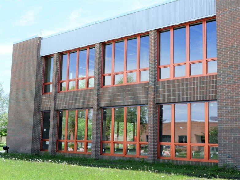 3005 MacArthur Blvd, Northbrook, IL à louer - Photo du bâtiment - Image 3 de 11