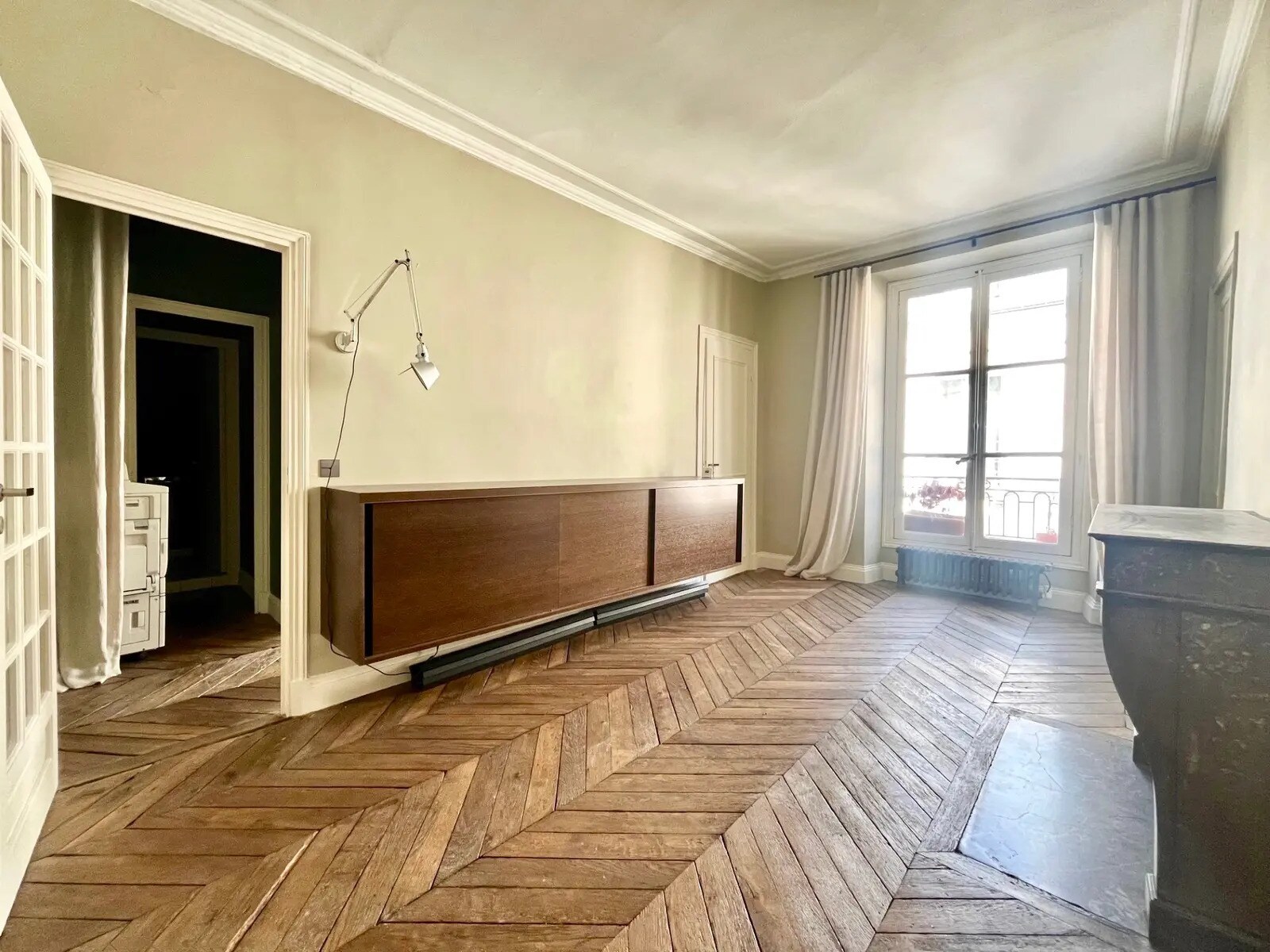 Office in Paris for lease Interior Photo- Image 1 of 9