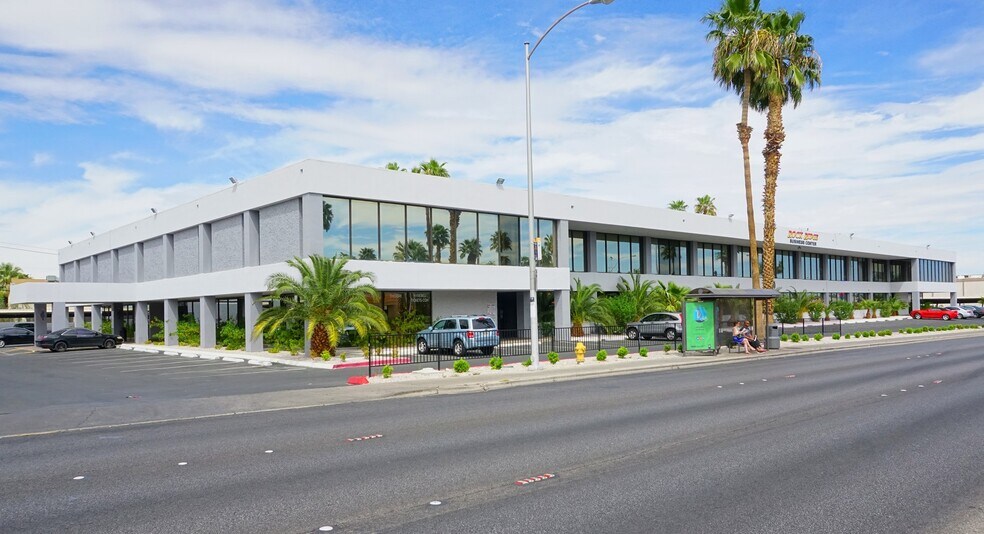 1500 E Tropicana Ave, Las Vegas, NV à louer - Photo du bâtiment - Image 3 de 9