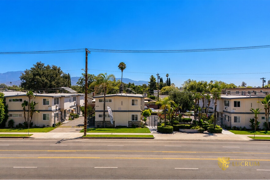 6944-6954 Coldwater Canyon Ave, North Hollywood, CA for sale - Building Photo - Image 1 of 30