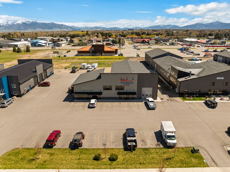 146 Village Center Ln, Bozeman, MT à vendre - Photo du bâtiment - Image 3 de 18