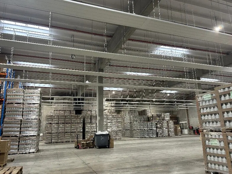 Office in Templemars for lease - Interior Photo - Image 3 of 5