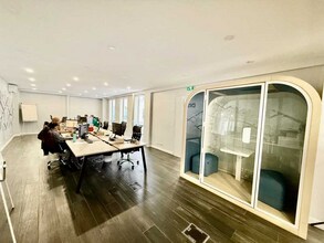 29 Rue Des Jeuneurs, Paris for lease Interior Photo- Image 2 of 15