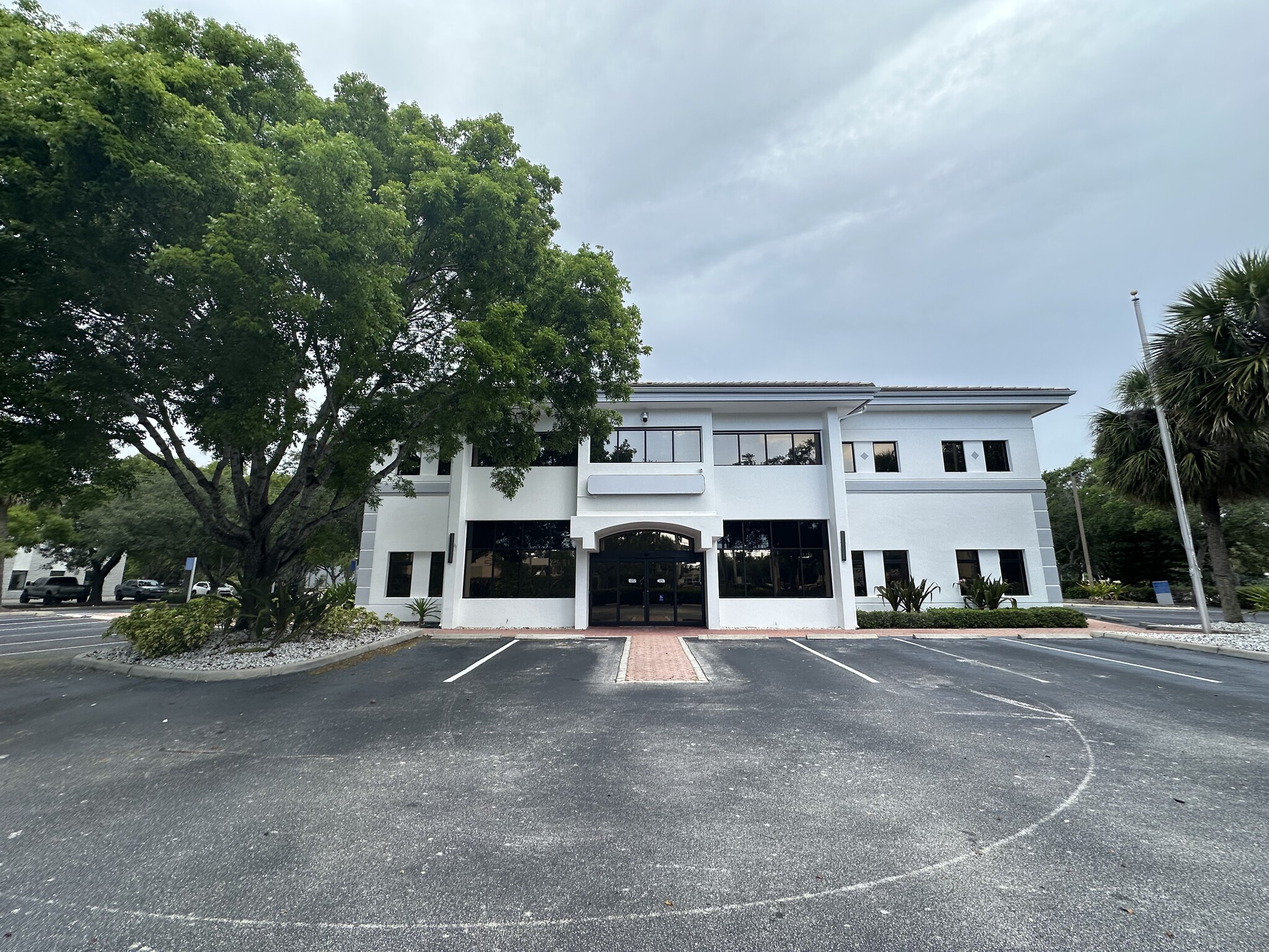 4025 Radio Rd, Naples, FL for lease Building Photo- Image 1 of 3