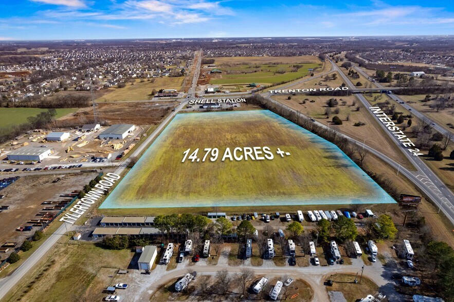 1232 Tylertown Rd, Clarksville, TN à vendre - Photo du bâtiment - Image 2 de 17