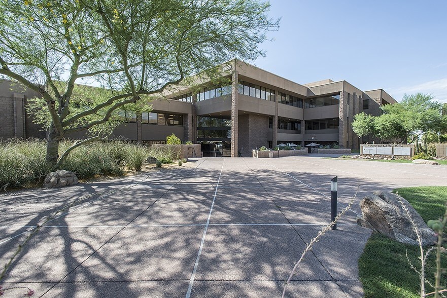 7975 N Hayden Rd, Scottsdale, AZ à louer - Photo du bâtiment - Image 2 de 10
