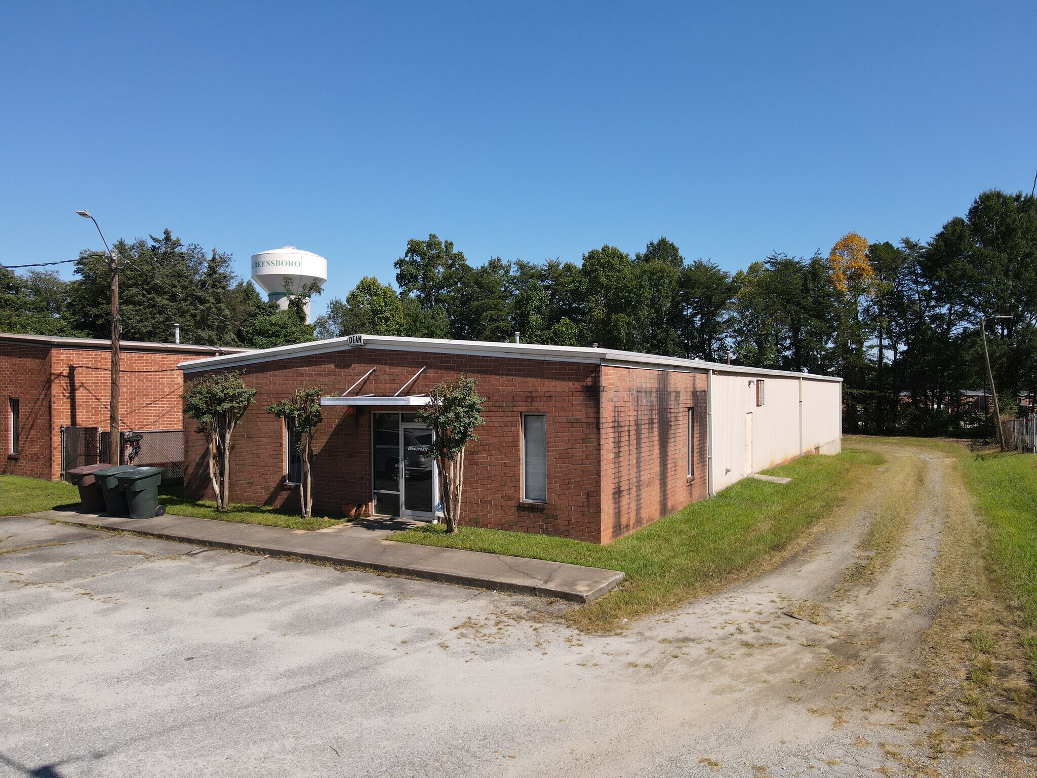 293 Edwardia Dr, Greensboro, NC à vendre Photo du bâtiment- Image 1 de 8