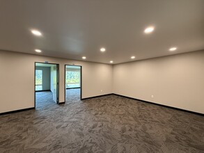 2111 NE Front St, Salem, OR for lease Interior Photo- Image 1 of 5