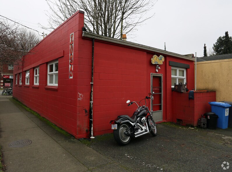 1026 Cook St, Victoria, BC for sale - Building Photo - Image 2 of 4