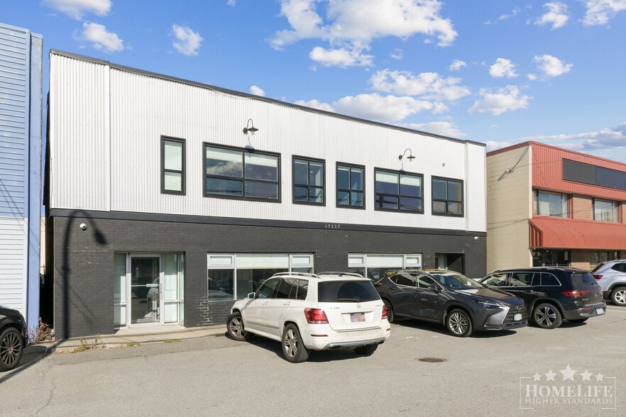 17535-17537 56 Ave, Surrey, BC à louer - Photo du bâtiment - Image 3 de 18