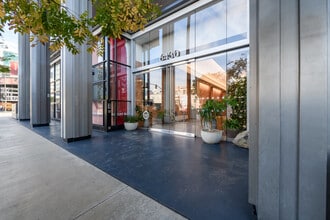 6430 W Sunset Blvd, Los Angeles, CA à louer Photo du bâtiment- Image 2 de 17