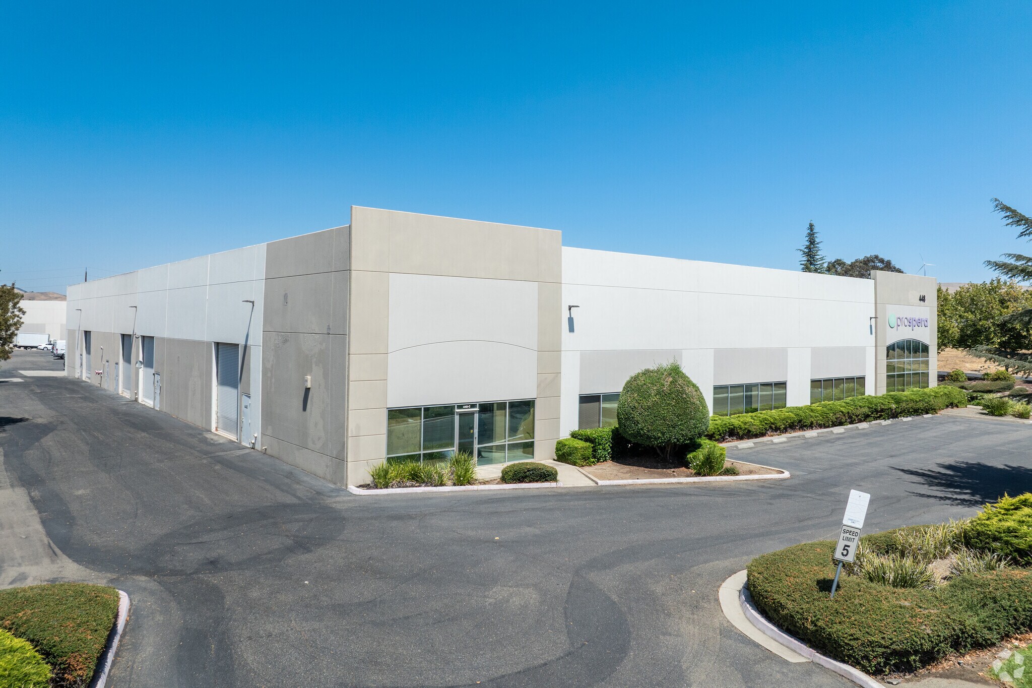 444-490 Commerce Way, Livermore, CA à louer Photo du bâtiment- Image 1 de 8