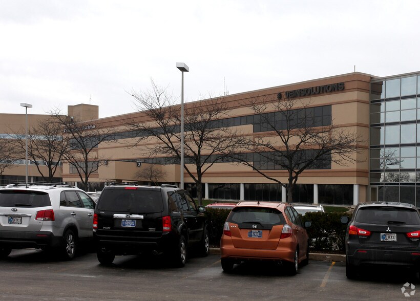 13450 N Meridian St, Carmel, IN à louer - Photo du bâtiment - Image 2 de 3