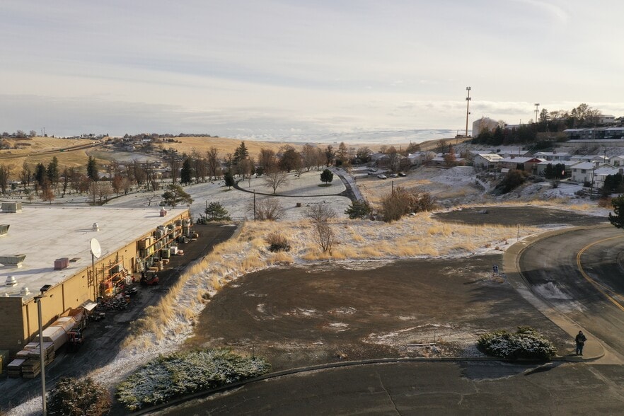 SW 30th Street, Pendleton, OR for sale - Primary Photo - Image 1 of 15