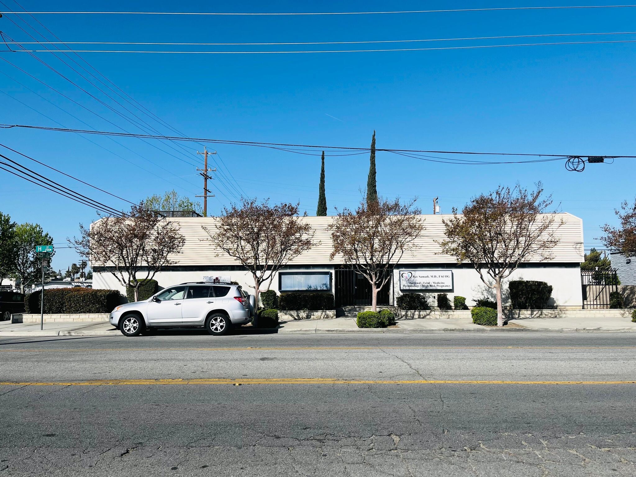 2501 H St, Bakersfield, CA à louer Photo du b timent- Image 1 de 14