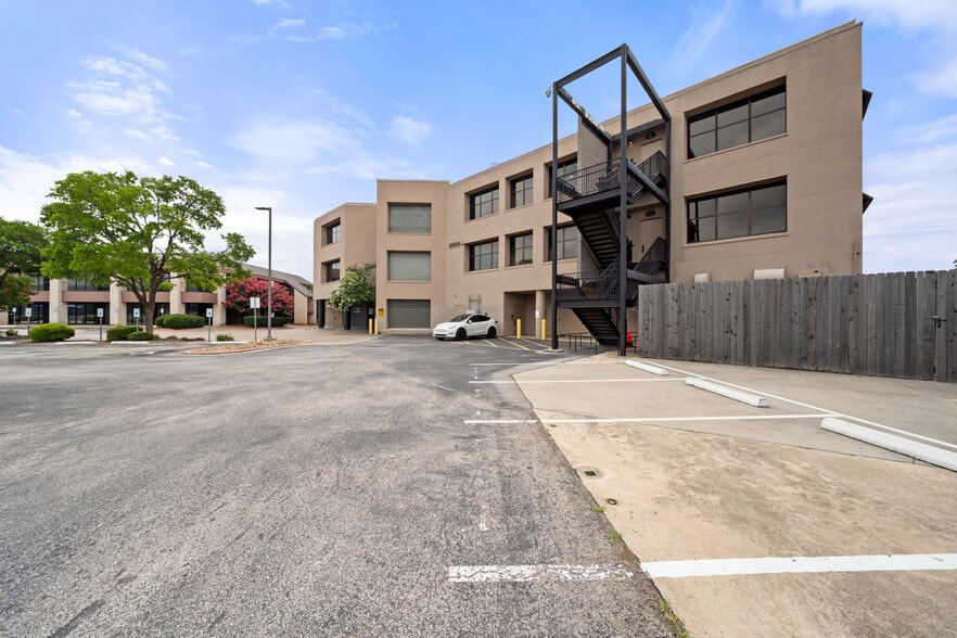 7620 Guadalupe St, Austin, TX for lease - Building Photo - Image 3 of 238