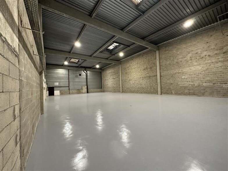 Flex in Boissy-Saint-Léger for lease - Interior Photo - Image 3 of 5