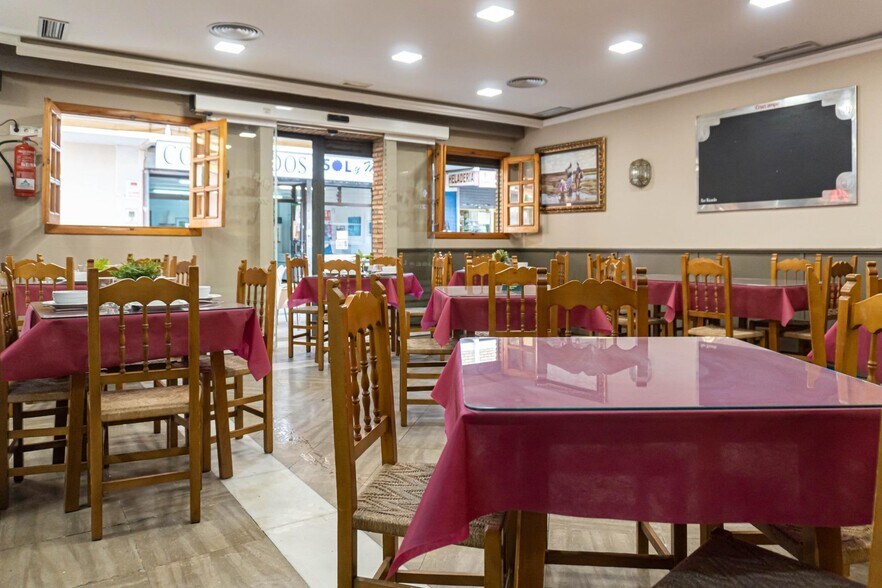 Commerce de détail dans Sevilla, Sevilla à vendre - Photo du bâtiment - Image 3 de 37