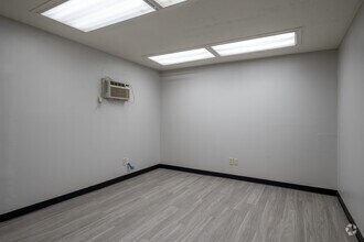 501 W Powell Ln, Austin, TX for lease Interior Photo- Image 2 of 8