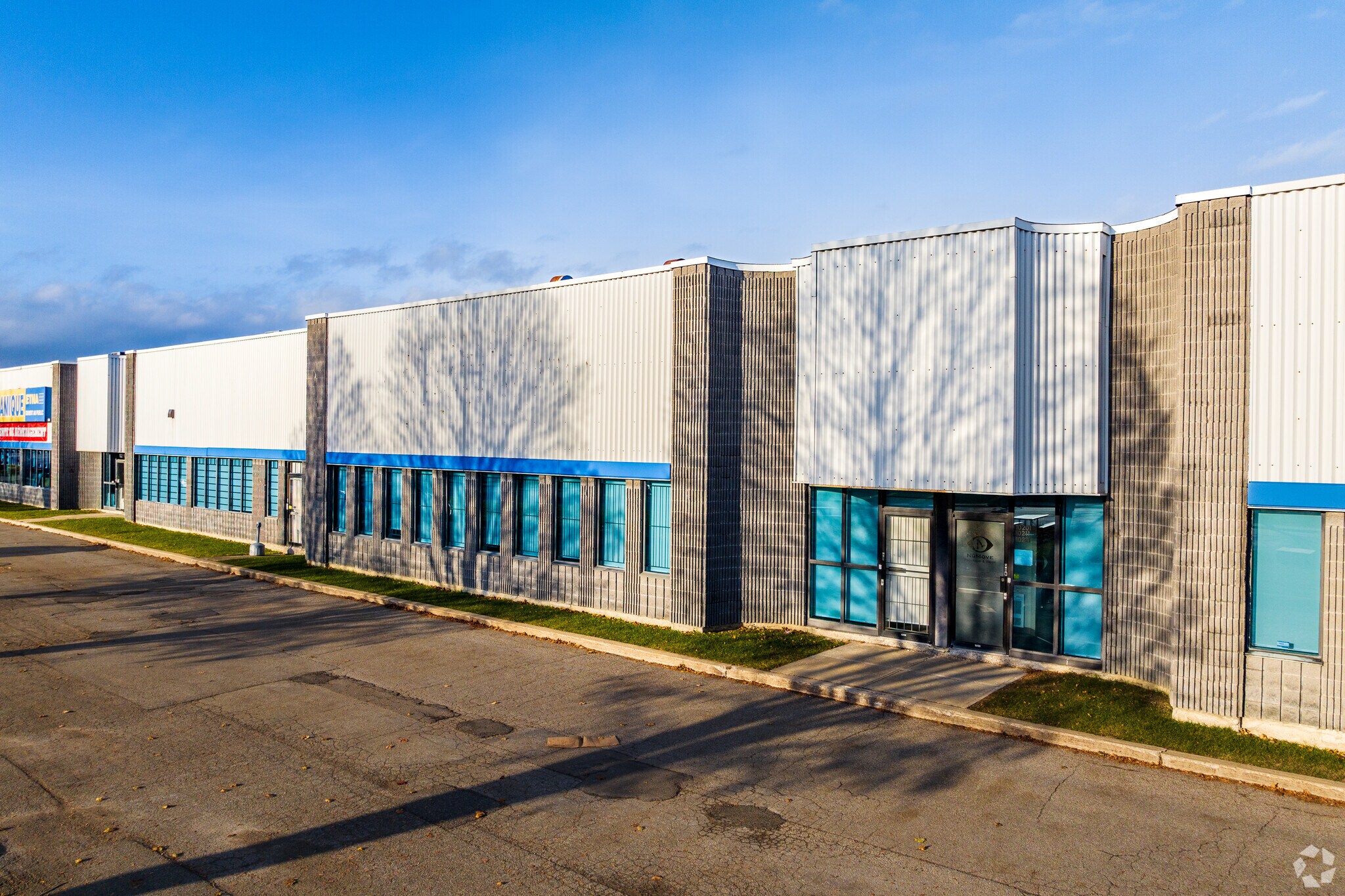 10211-10291 Rue Renaude-Lapointe, Montréal, QC for sale Primary Photo- Image 1 of 1