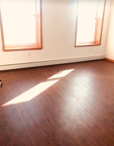 15-24 College Point Blvd, College Point, NY à vendre - Photo intérieure - Image 3 de 11