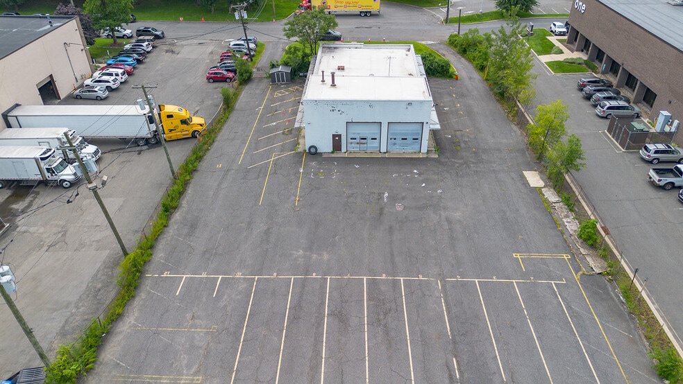 35 Branca Rd, East Rutherford, NJ à louer - Photo du bâtiment - Image 2 de 15